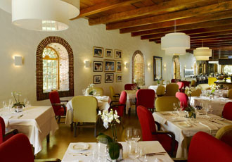 Rust En Vrede dining room