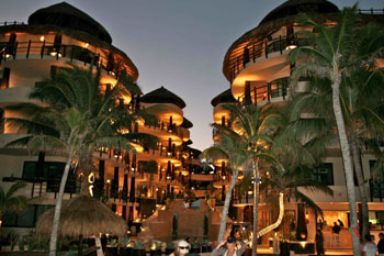 El Taj Oceanfront Condo Hotel